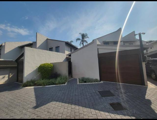 2 BEDROOM TOWNHOUSE FOR SALE IN UMHLANGA ROCKS